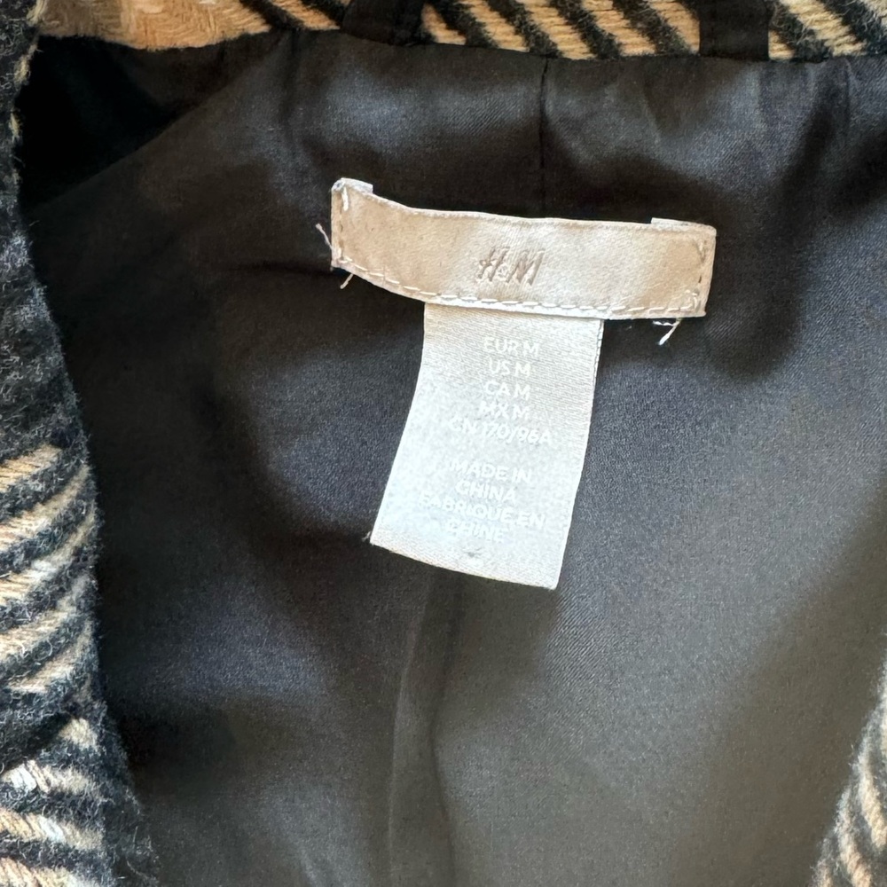 H&M Blazer - Picture 2 of 4